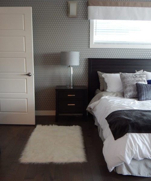 bedroom-881123_1920